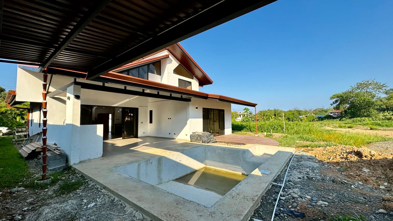 Paradise Dream Bahia, 2 Storey, 3 Bed, 3 bath With a Pool