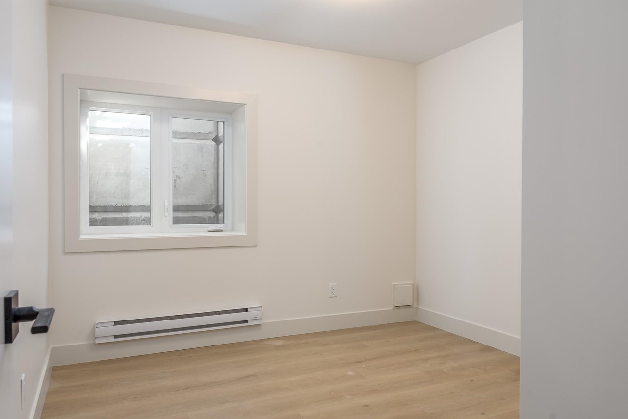 16-3385 Mamquam Rd