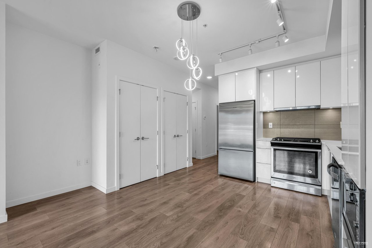 416-725 Marine Dr