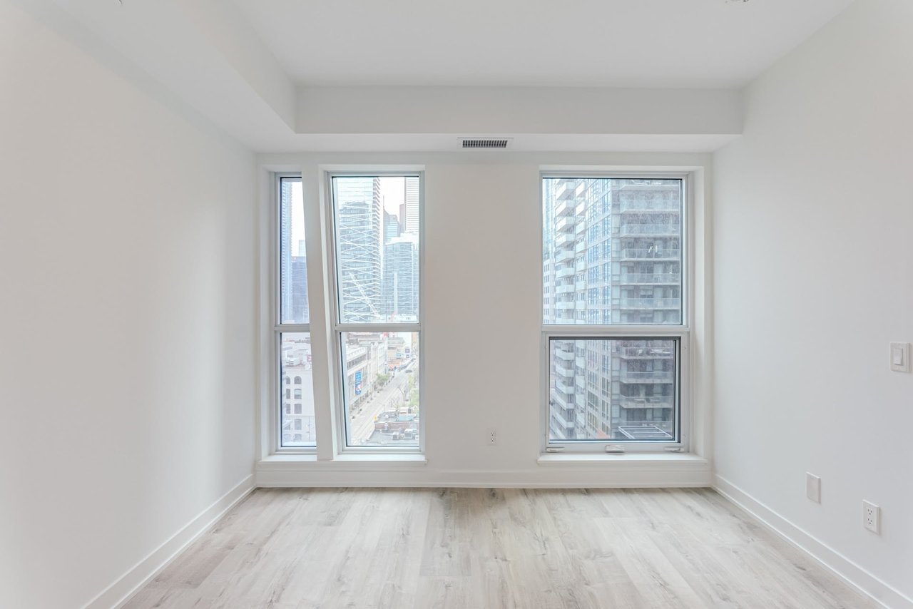 327 King St W Unit: 1101