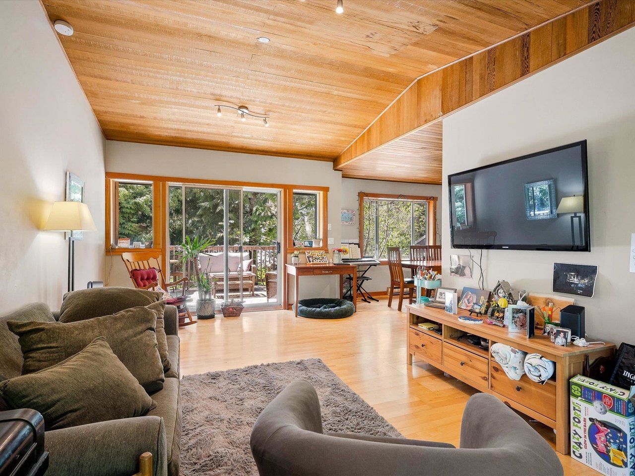 1349 Elmwood Dr