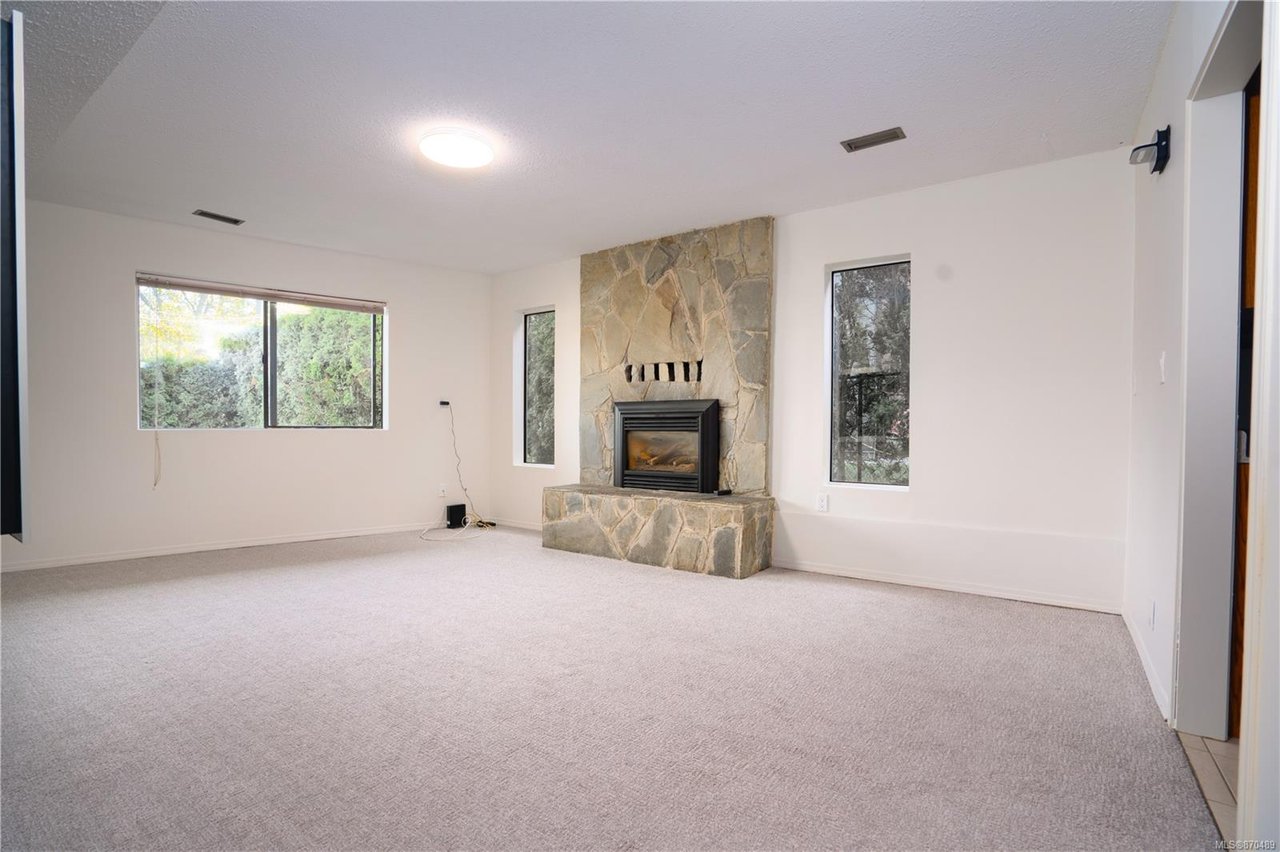 998 McBriar Ave