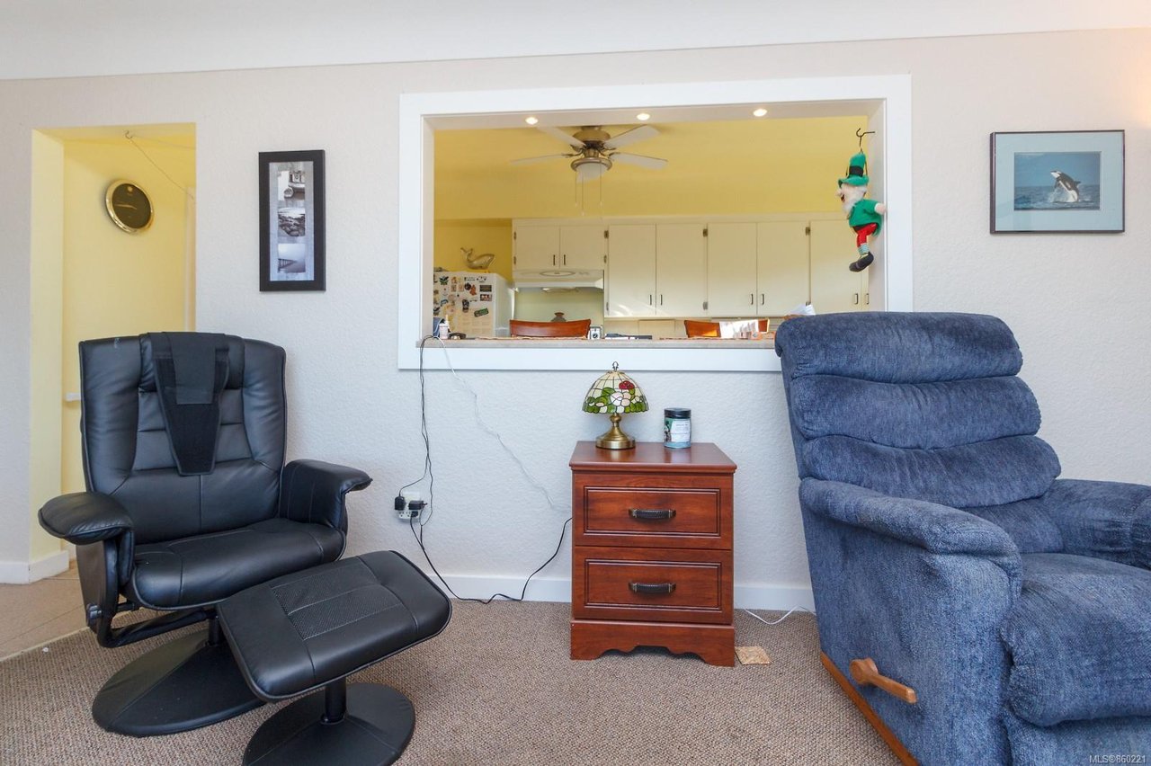 872 Old Esquimalt Rd
