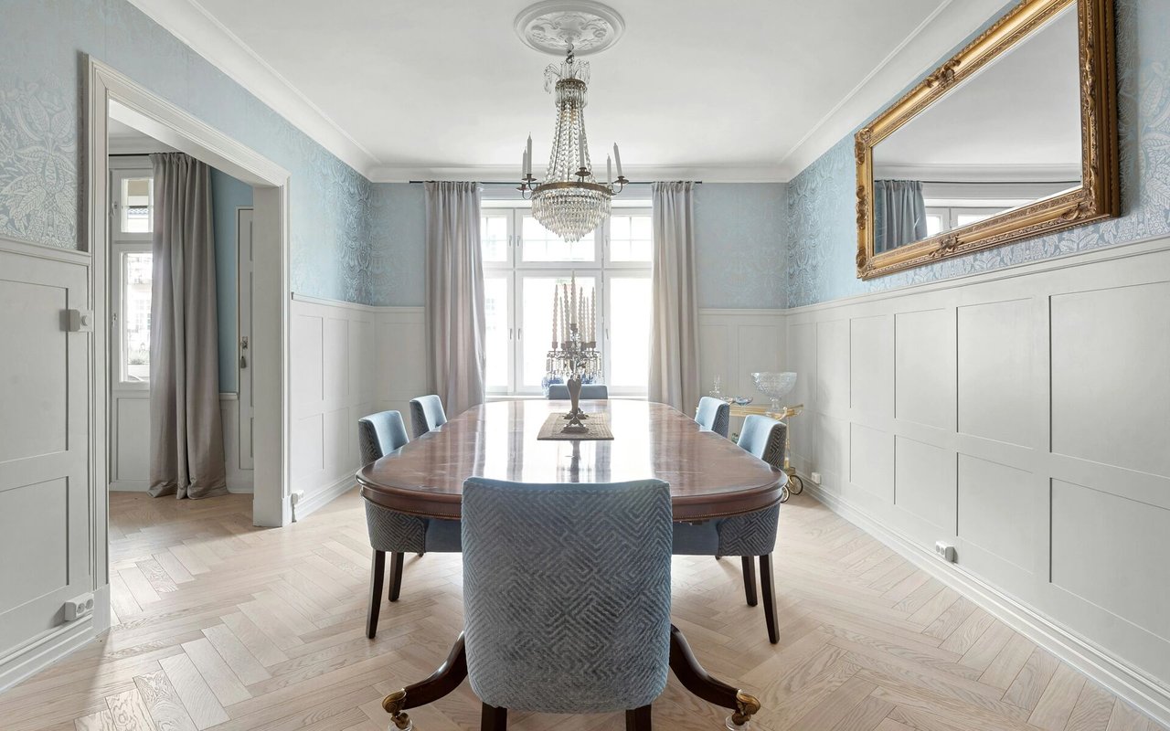 Opulent Top Floor Penthouse Towers Over Dubai Marina