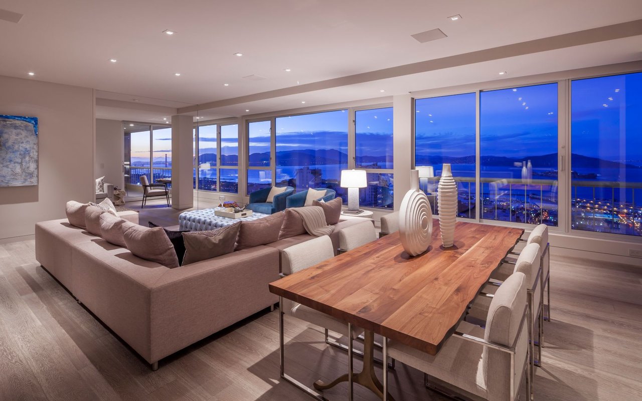 Panoramic Views at 1070 Green