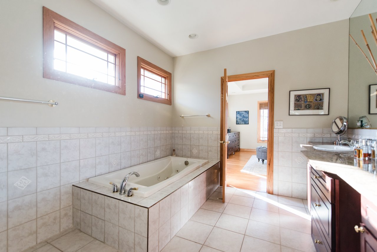 Effortless Combination Of Bright Open Space And Exceptional Craftsmanship