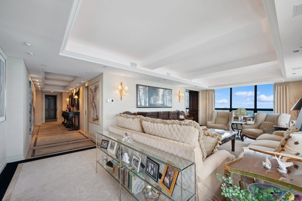 180 E PEARSON Street Unit: 4504
