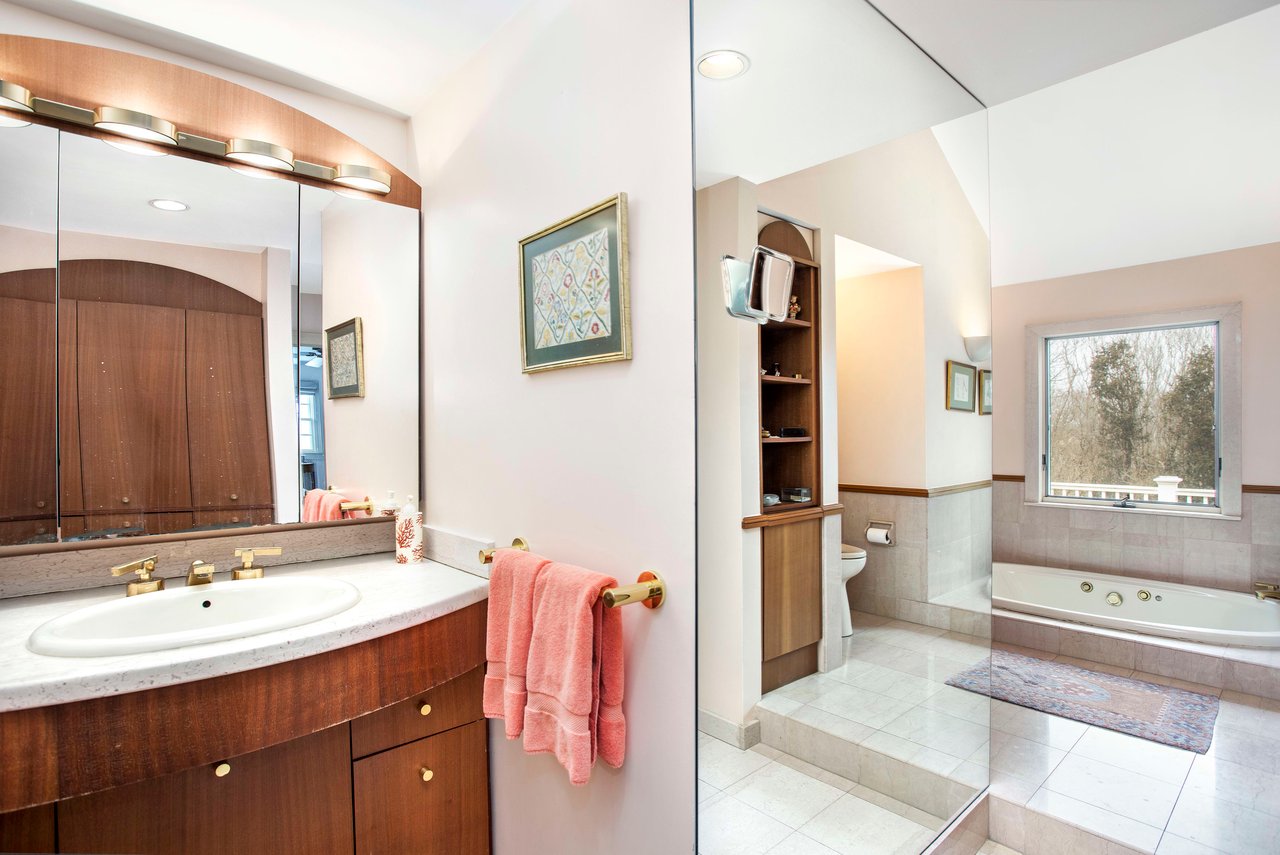 Sprawling Sagaponack South Traditional