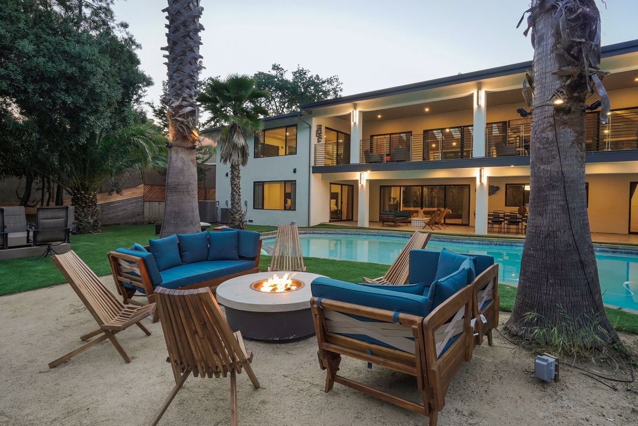 Stunning Modern Retreat