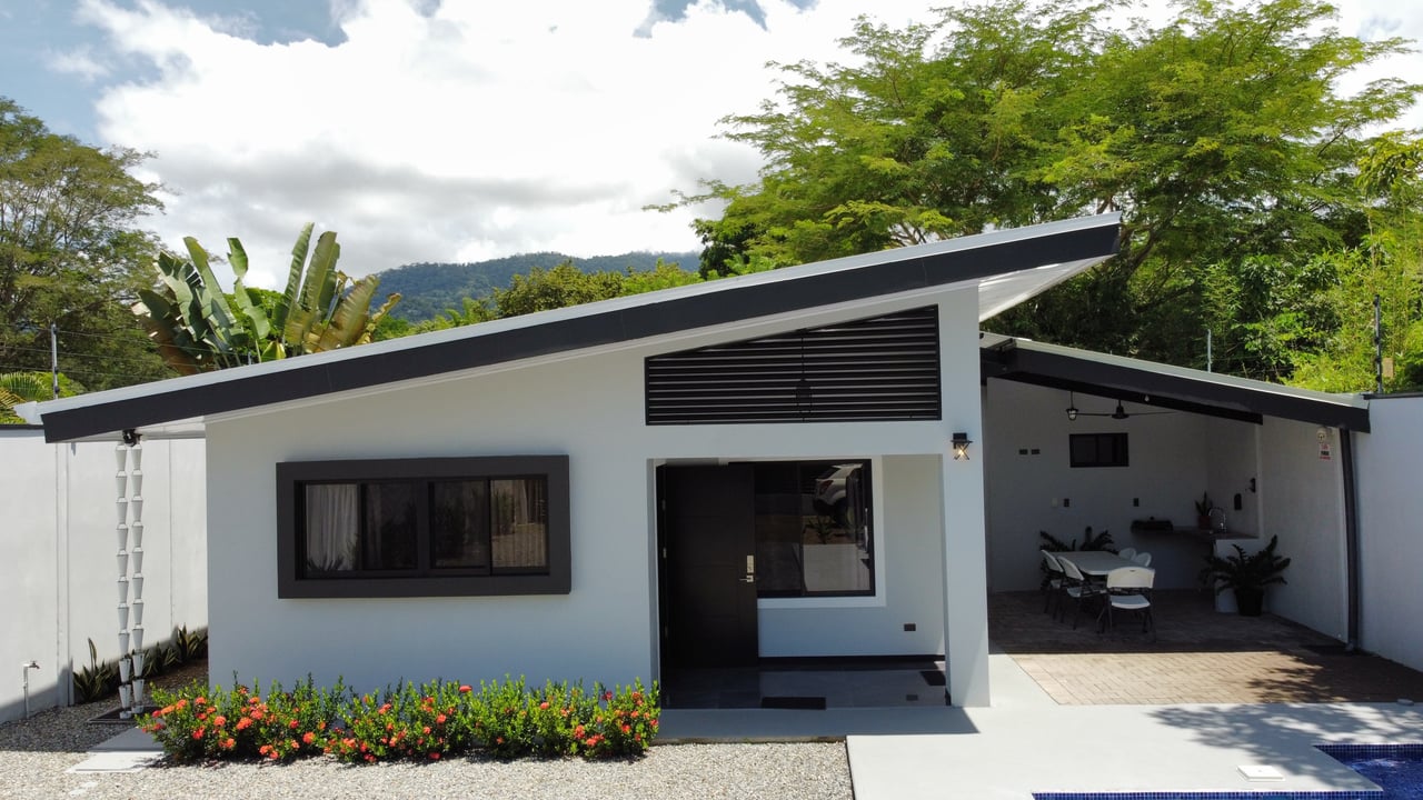 Residence in Bahía Ballena: Expansion Opportunity and Privileged Location