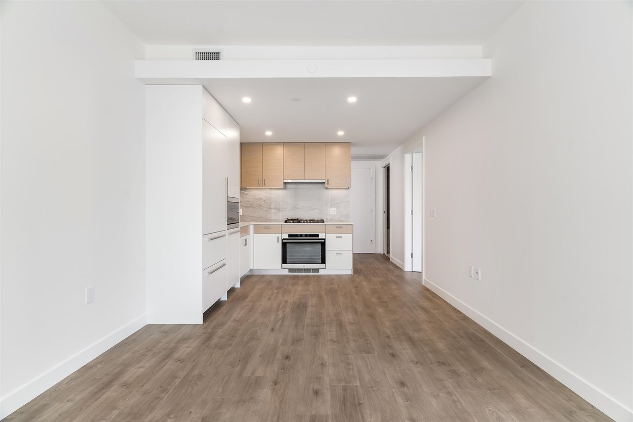 1701-200 Klahanie Ct