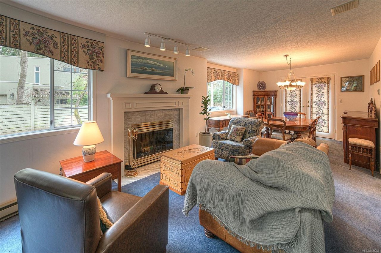 751 Helvetia Cres