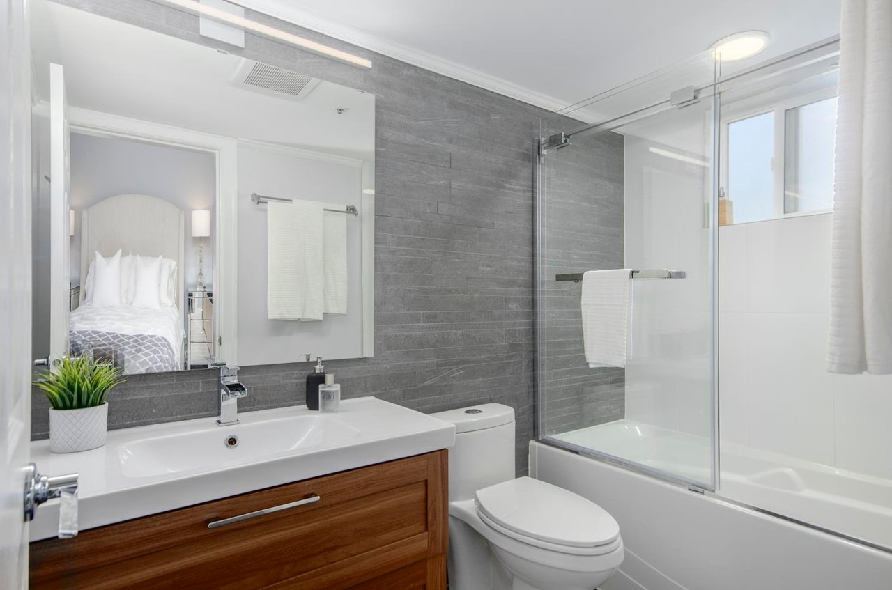 402-3308 Vanness Ave