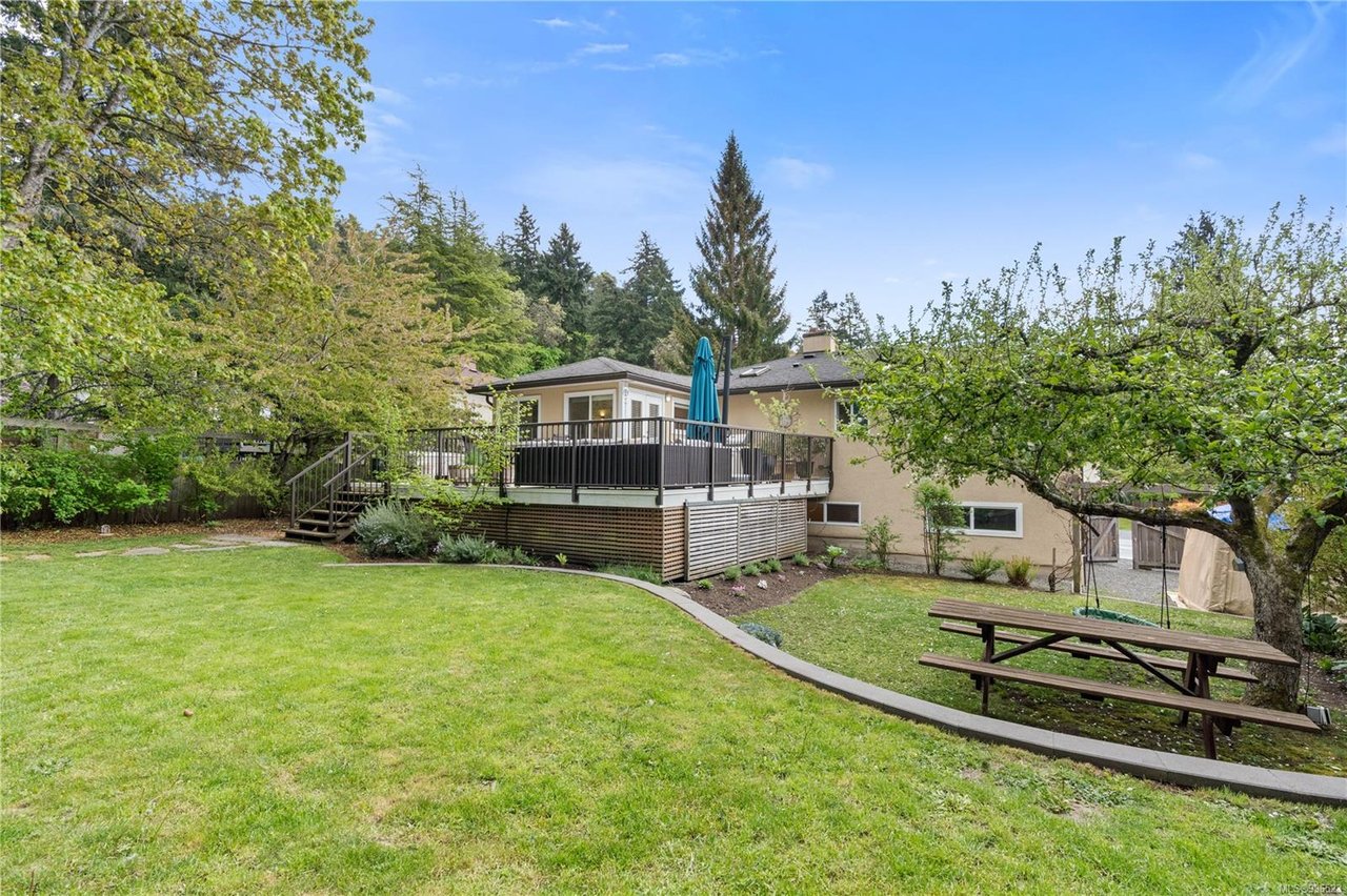 1228 Pearce Cres