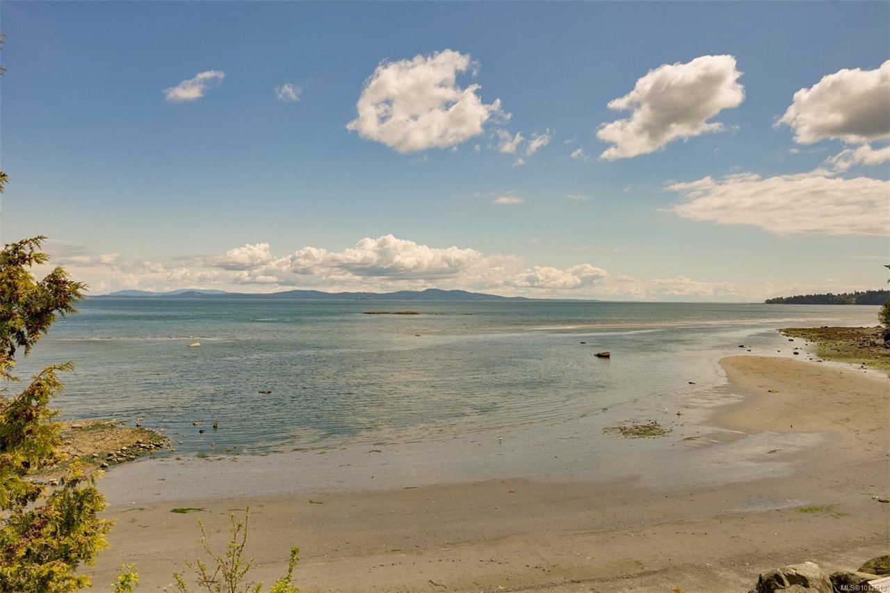 4955 Cordova Bay Rd