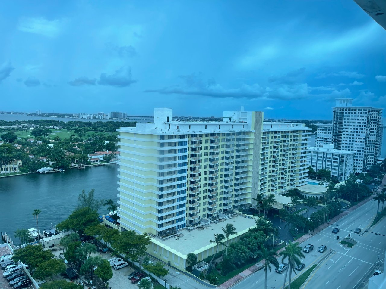 5445 Collins Ave #1718