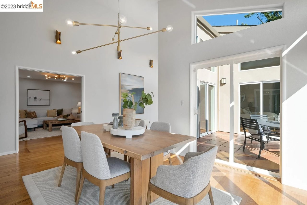 1955 Manzanita Dr