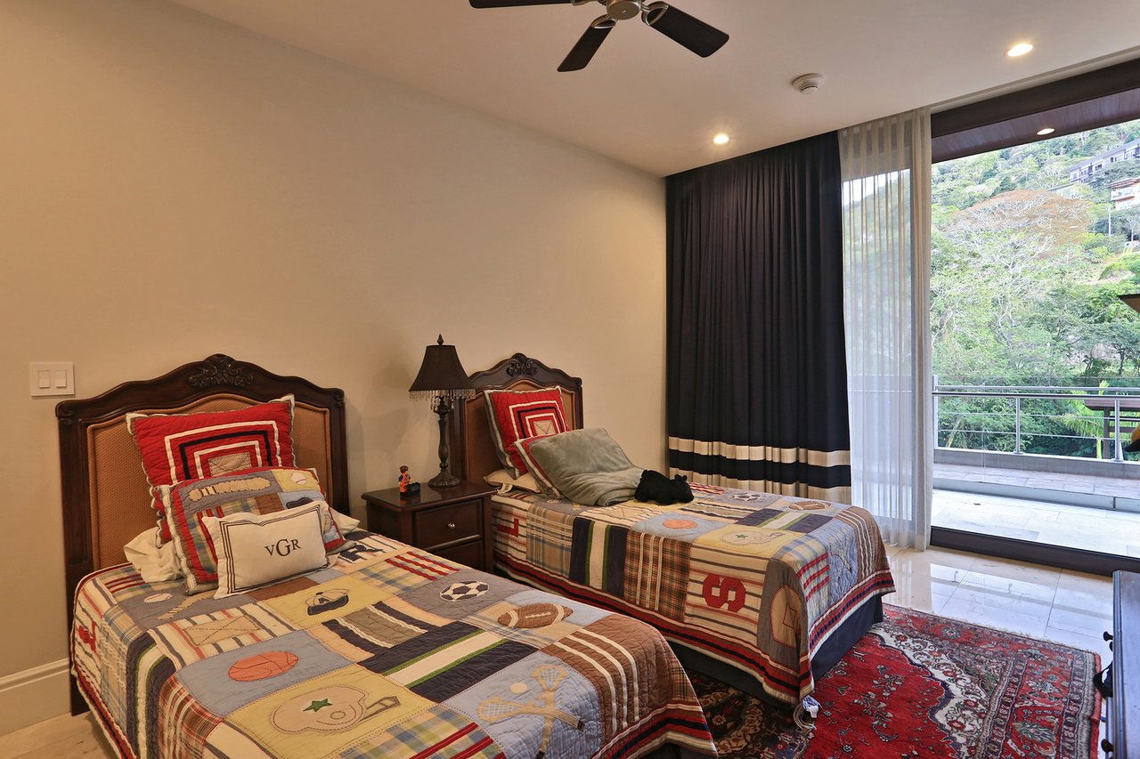 Designer Garden Level Condo, Santa Ana, San Jose