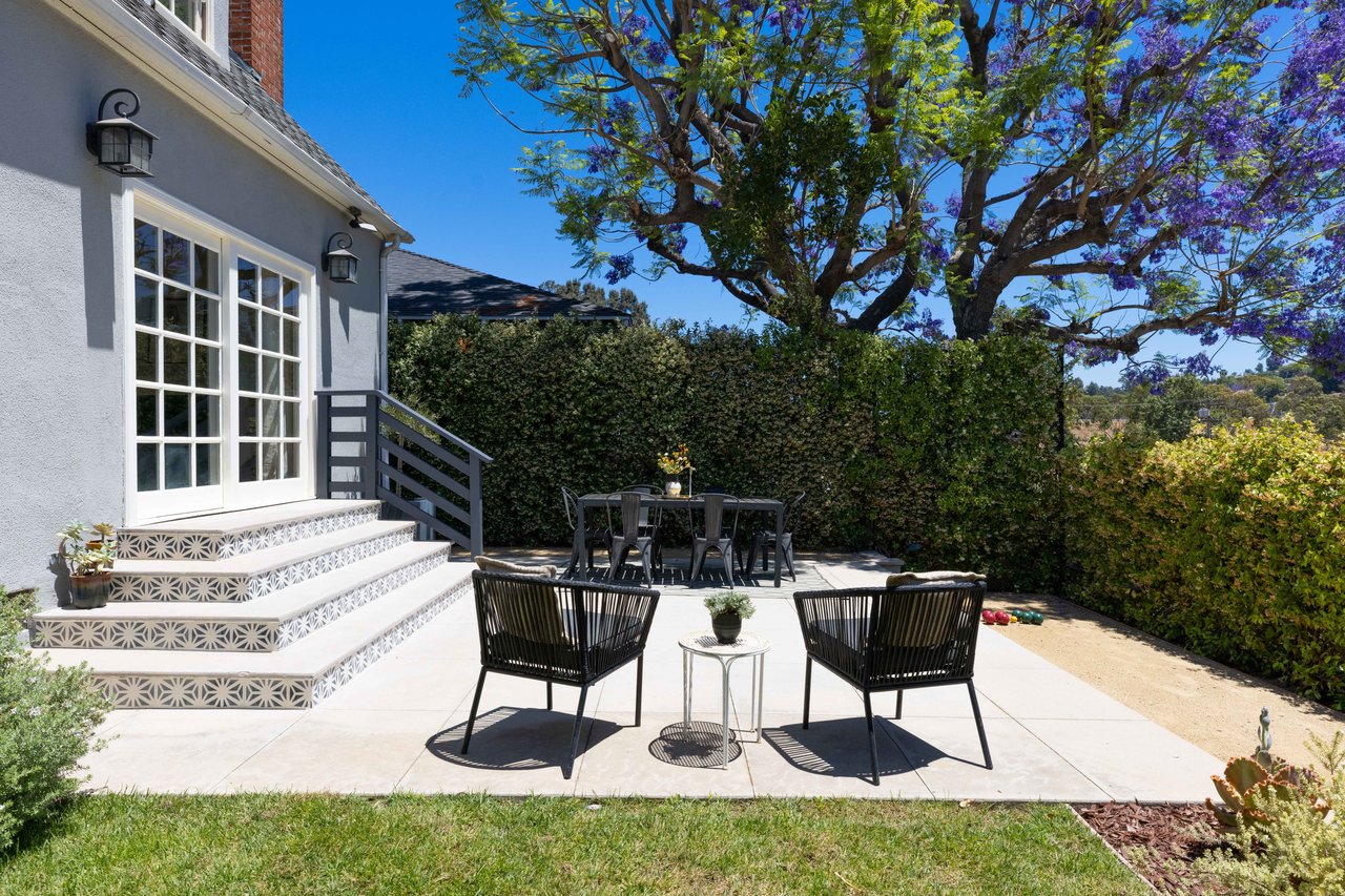 Modern Cape Cod in premier  Silver Lake