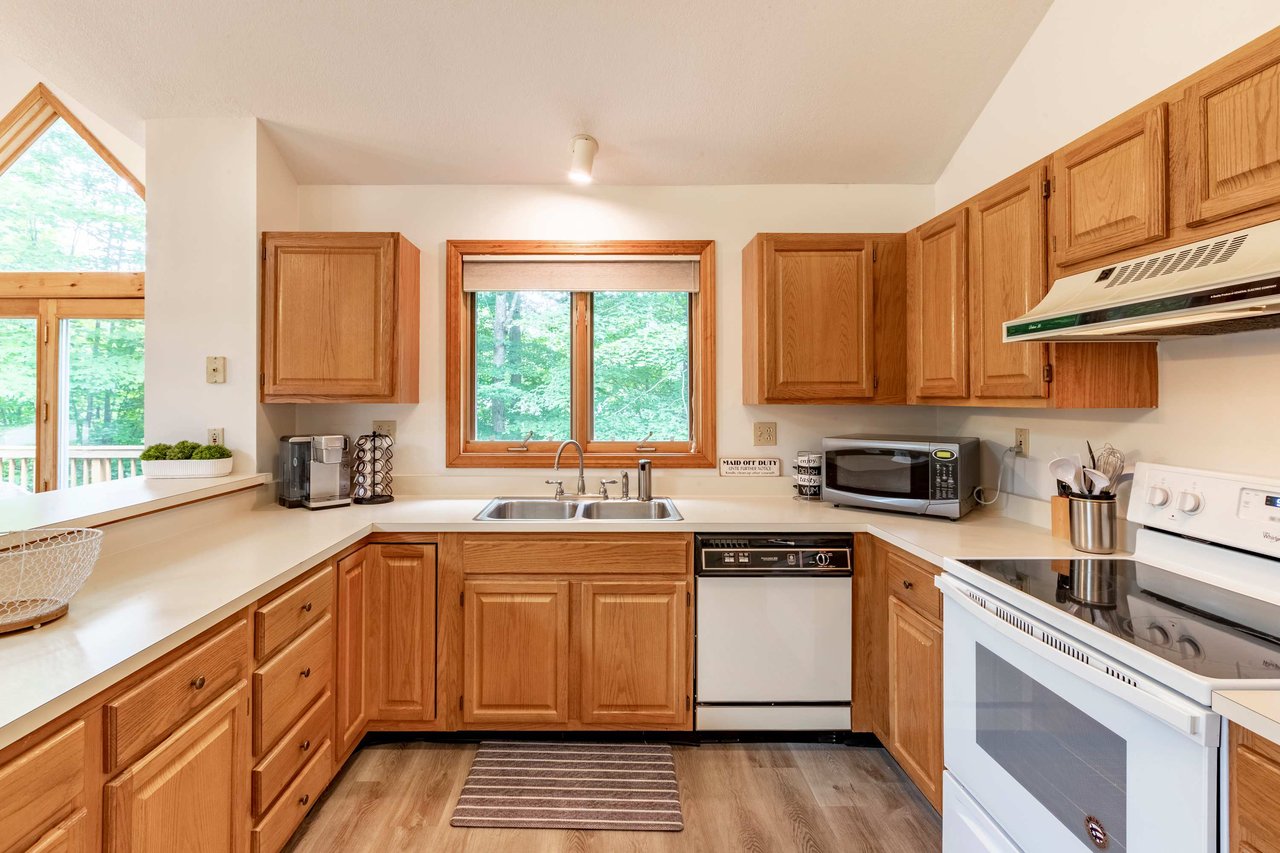 4 bedroom + Loft Forest Ridge Town Home for Ski Season