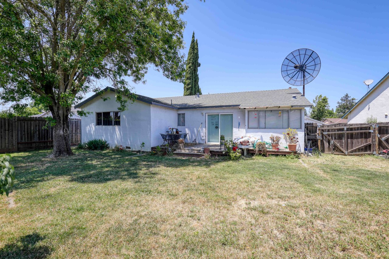  770 N Lincoln St, Dixon, CA 95620