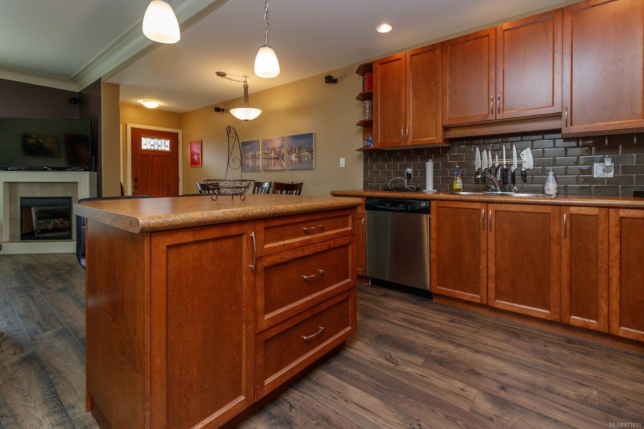 2692 Deville Rd, Langford