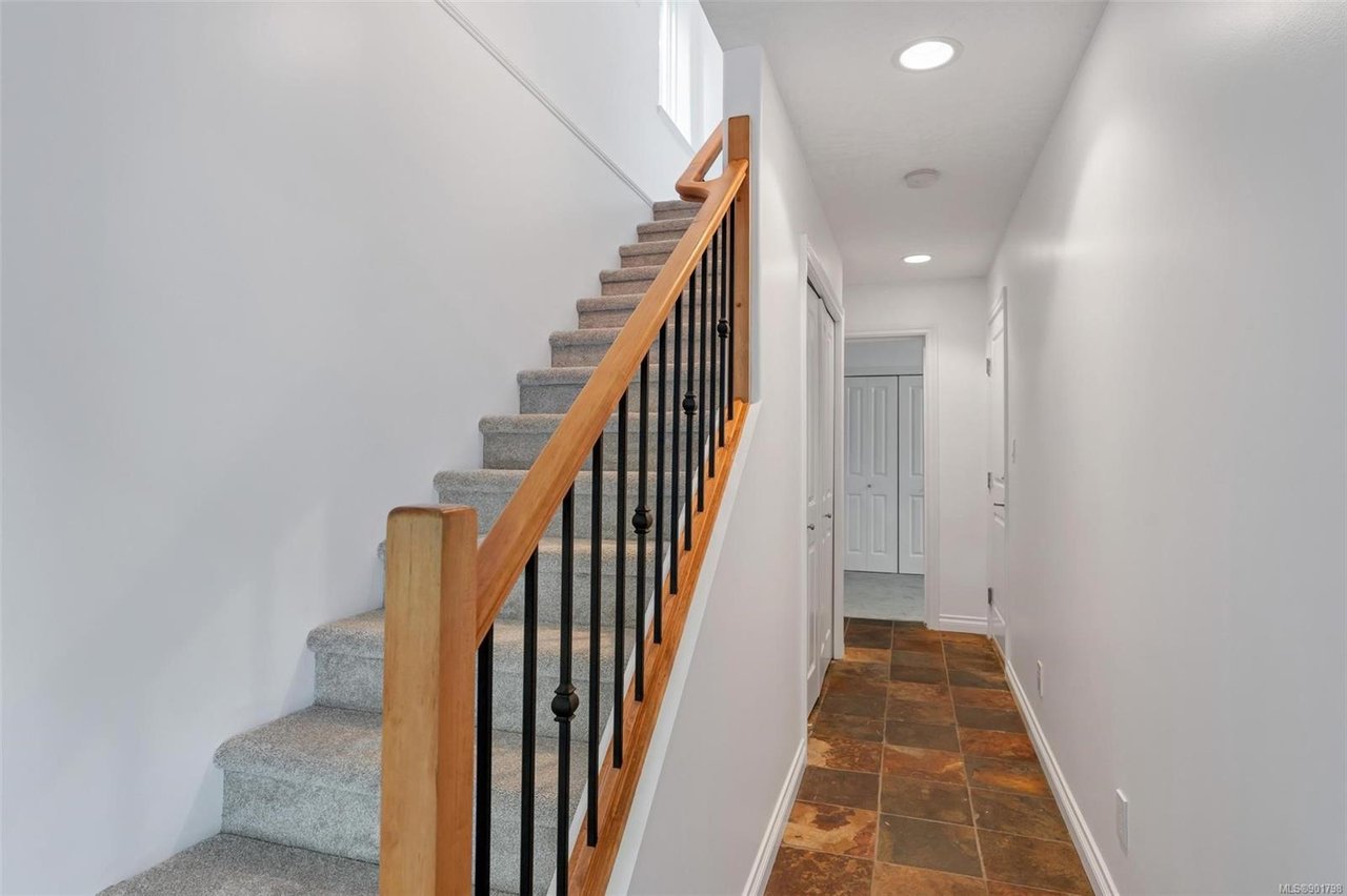 2-1405 Mallek Cres