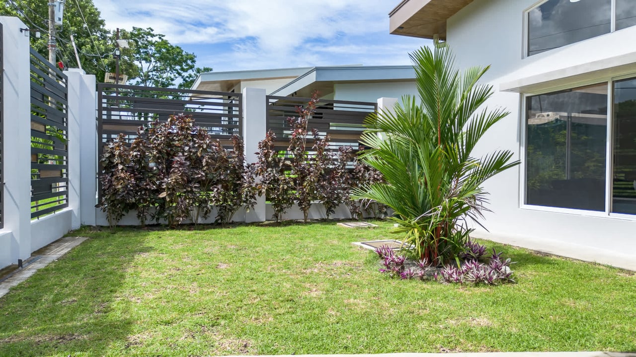 Uvita Paradise Brand New 3 Bedroom, 2.5 Bathroom Modern Home