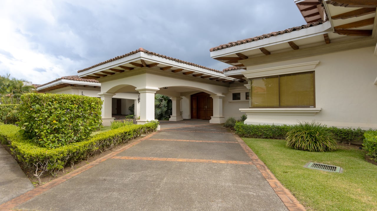Single Level Gated Residence, Santa Ana, San Jose