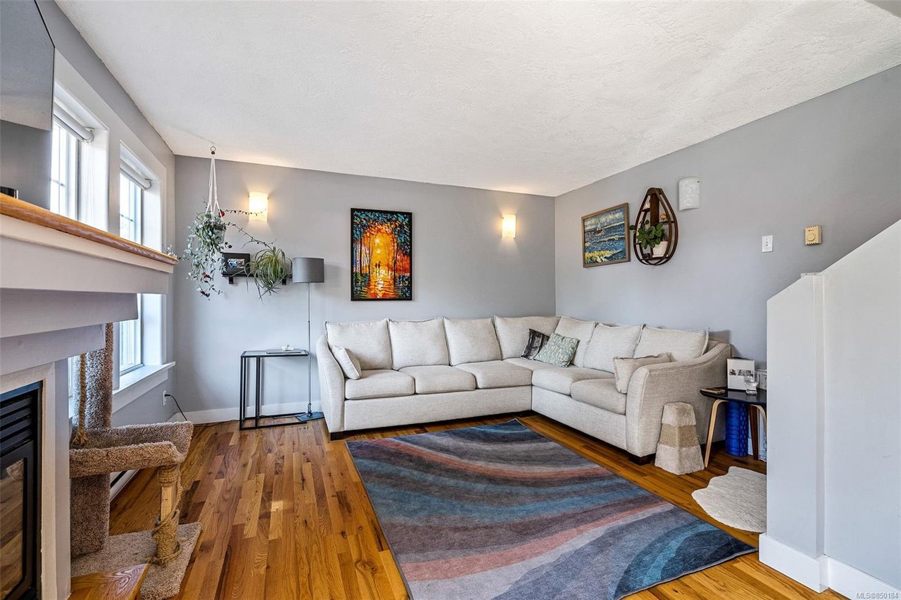 2-933 Empress Ave