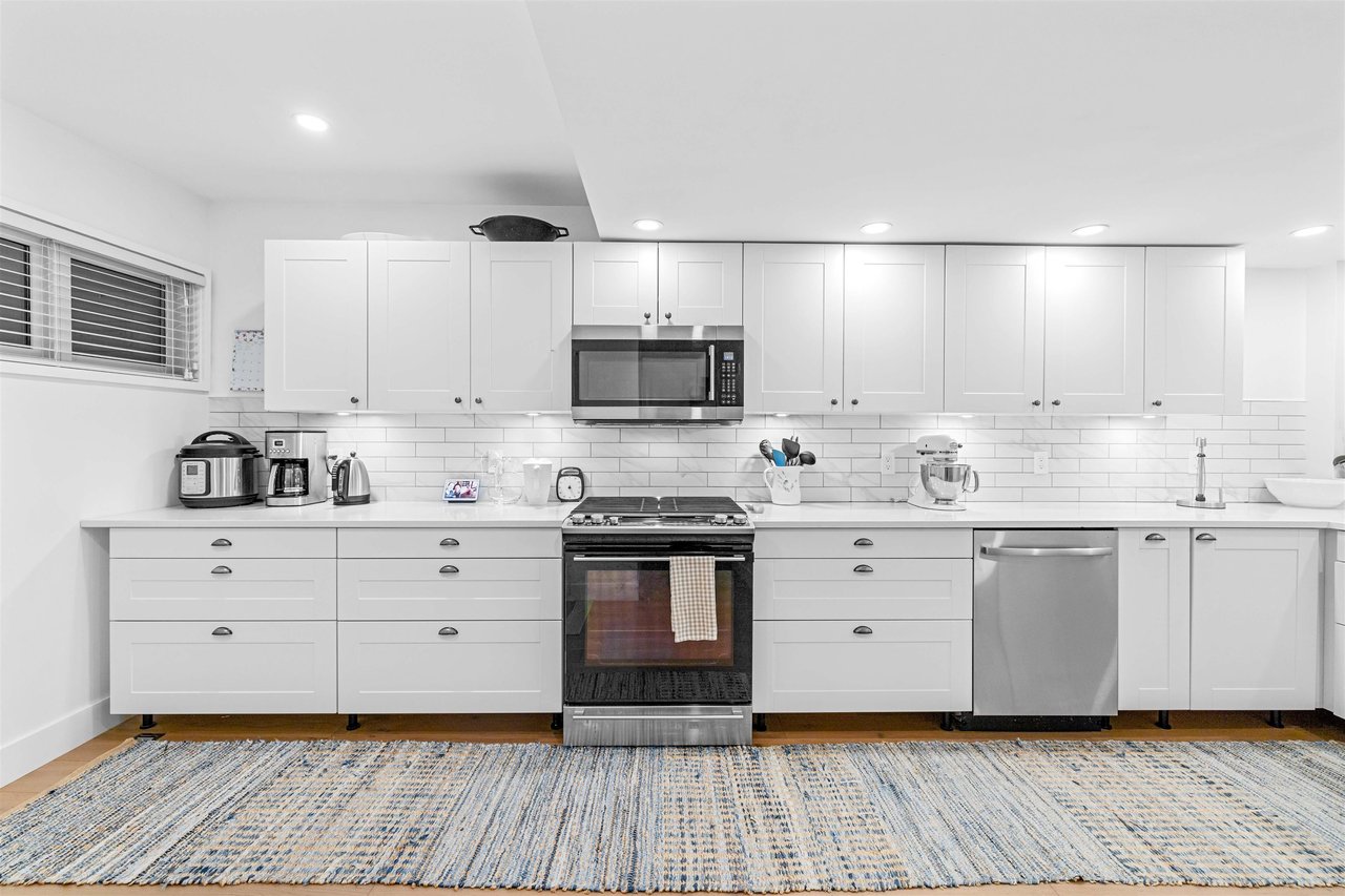 9-4957 Marine Dr
