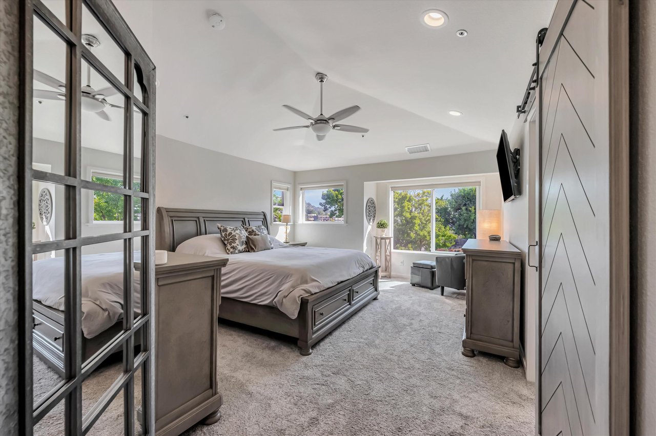 17 Crystal Creek Ct