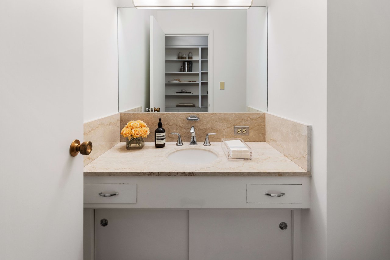 Three Bedroom Apartment With Golden Gate View