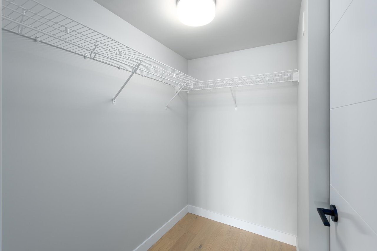 207-2508 Fraser St