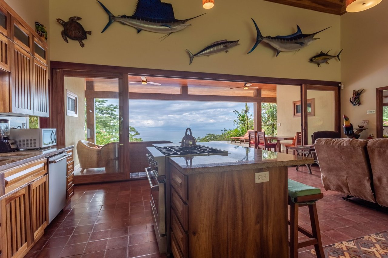 Solar Powered Ocean View Estate, Dominical, Puntarenas