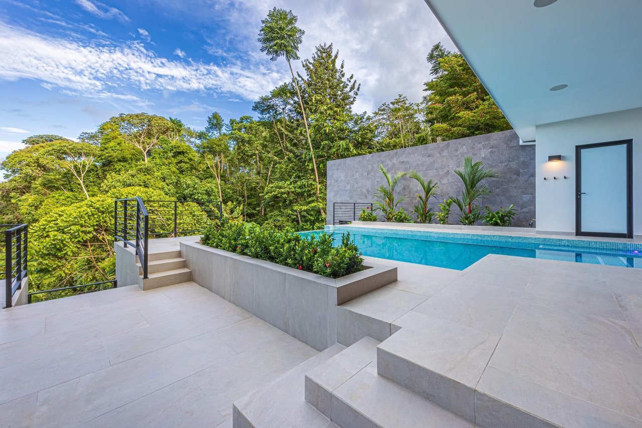 A Gem, Hidden in the Canopy With Ocean and Mountain Views