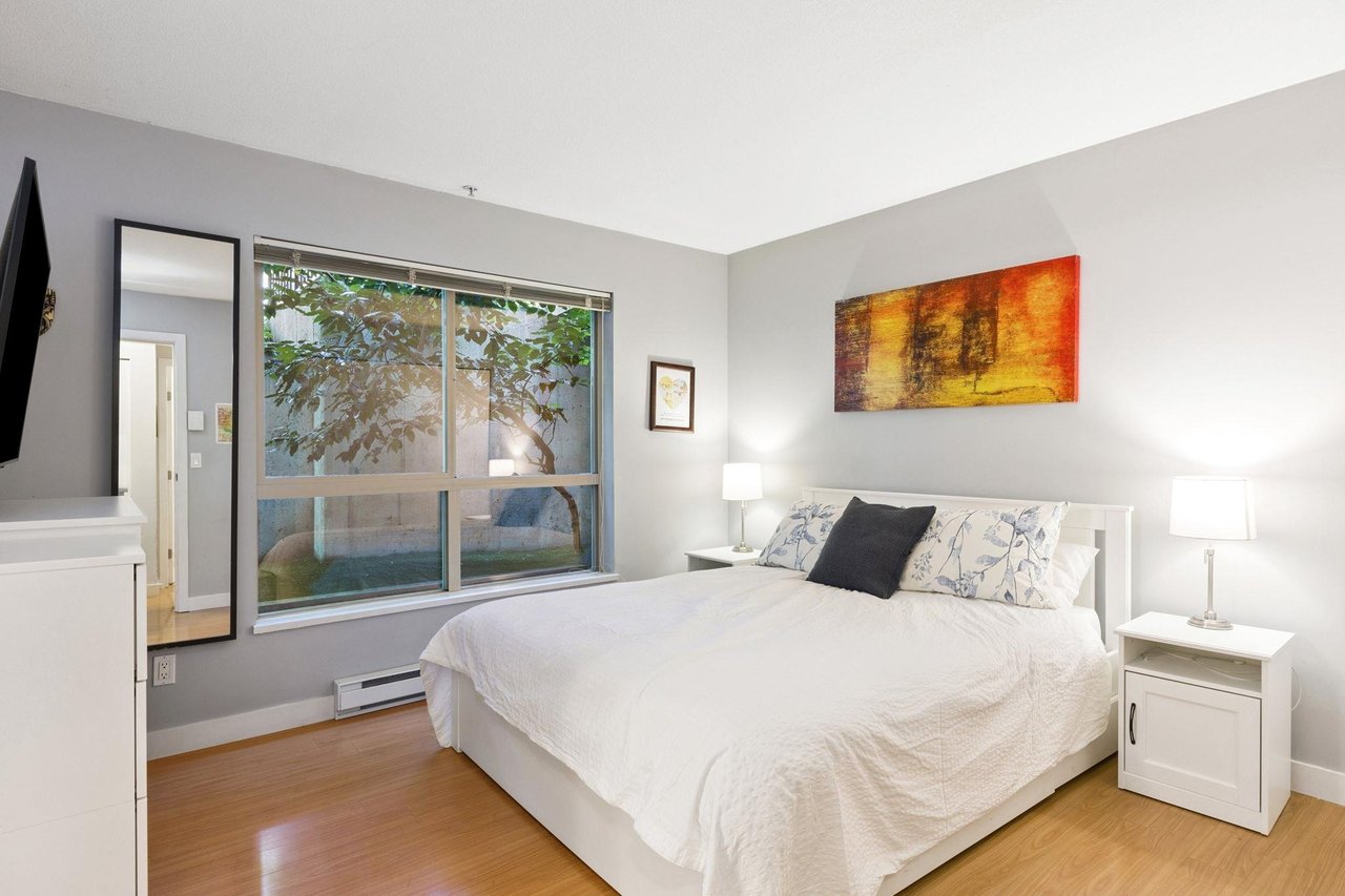 227-1633 Mackay Ave