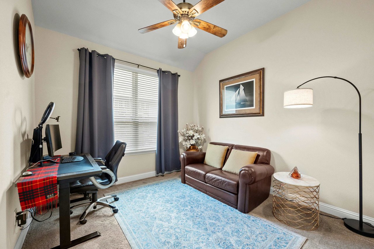 Beautifully Appointed Single-Story in Oak Creek: Modern Floors and Screened-In Patio Overlooking Green Space w/ NO Backyard Neighbor!