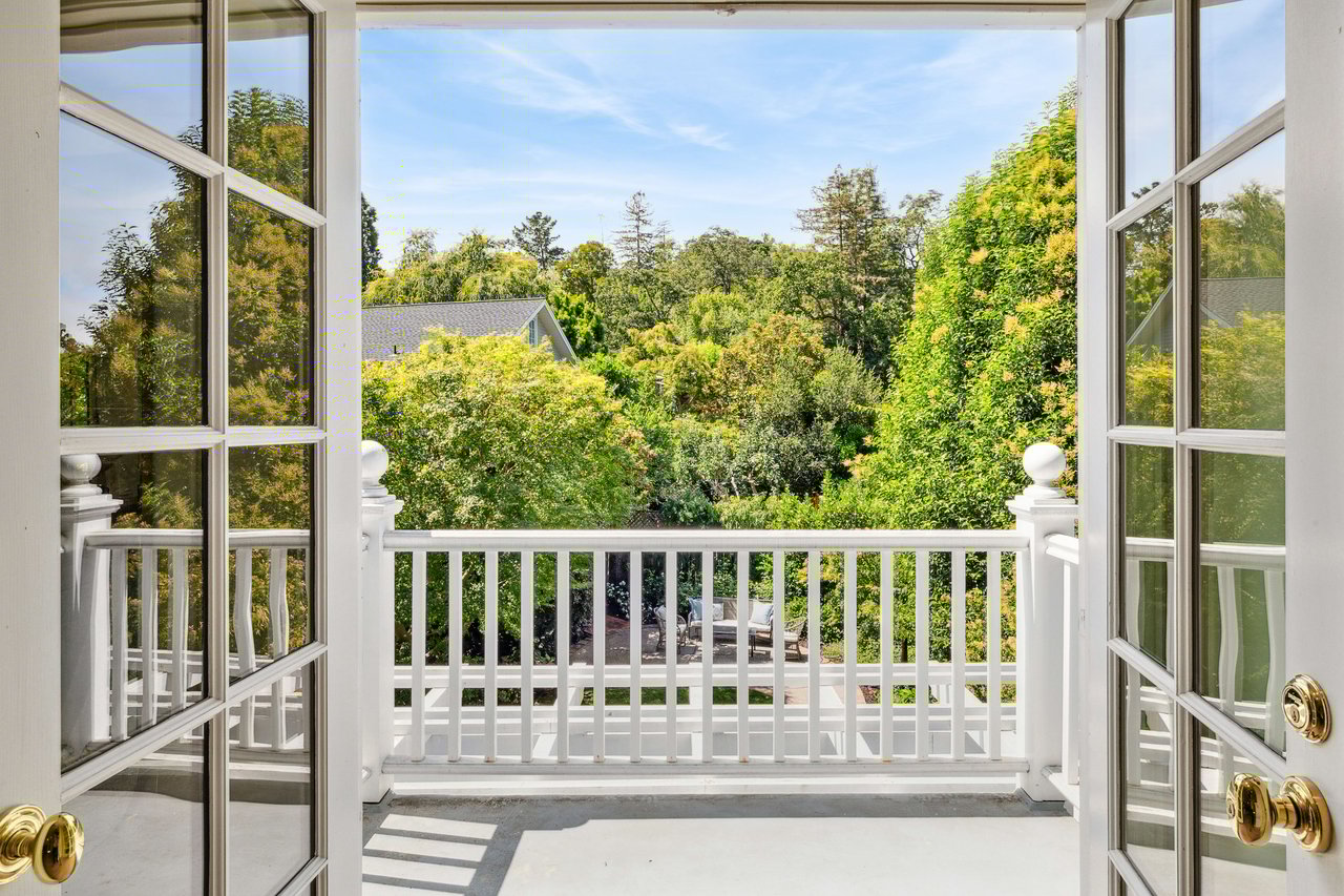 10 Raymond Avenue