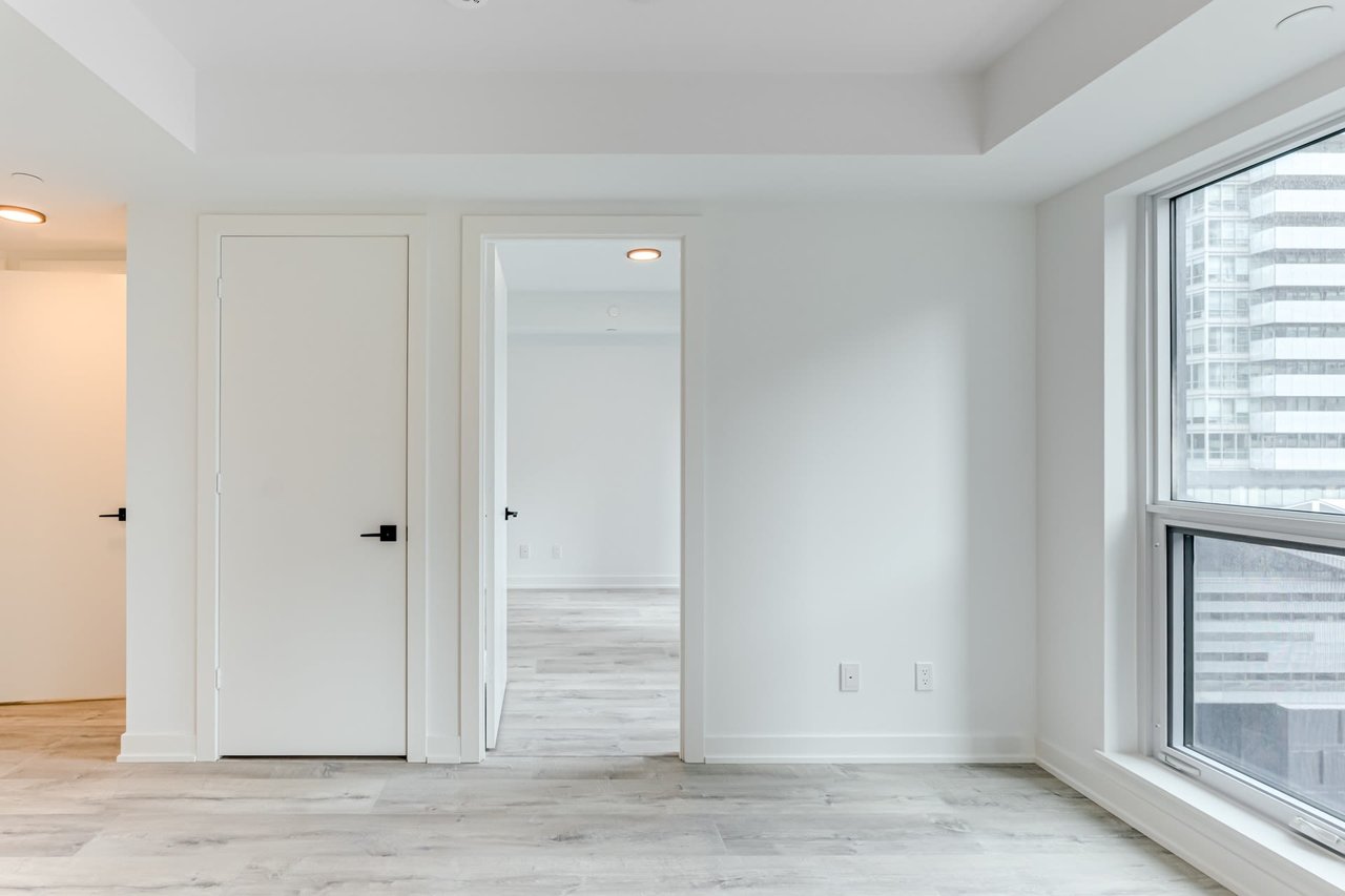 327 King St W Unit: 1101