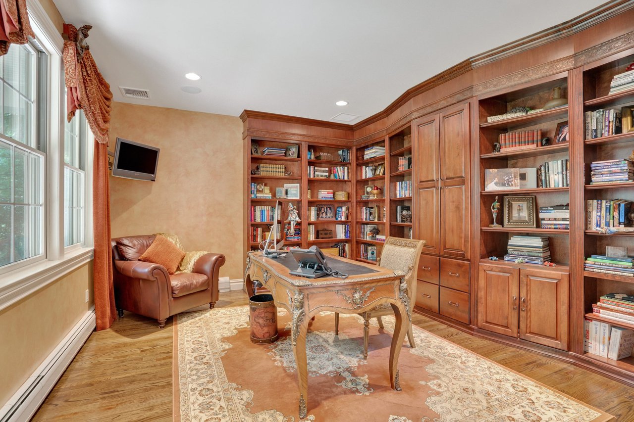 8 Glenbrook Drive