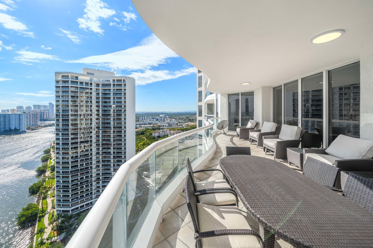 6000 Island Blvd # 2406