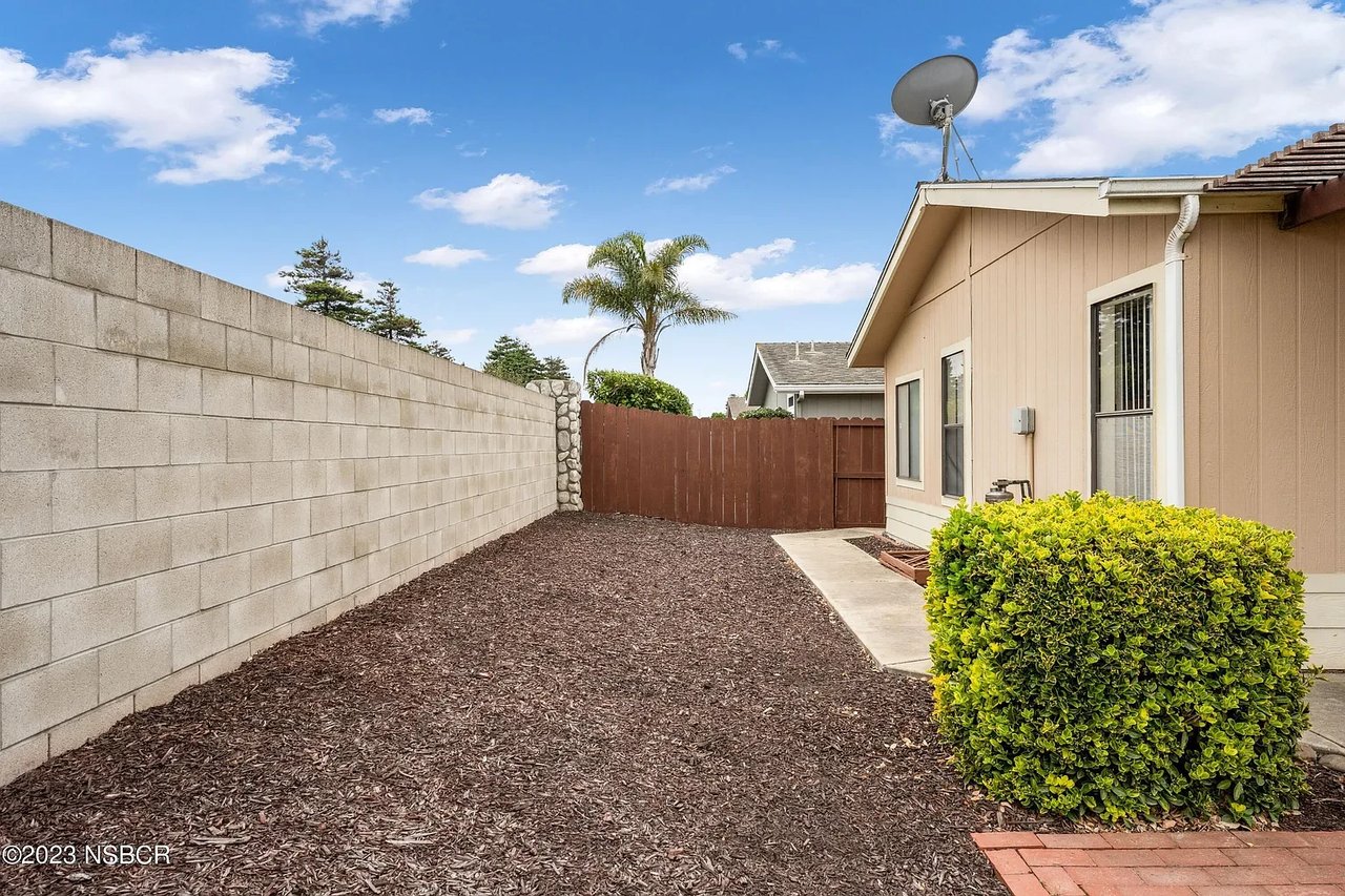 3276 Greenacre Dr