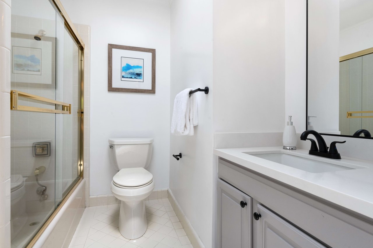 Sweeping Views In Sunnyside