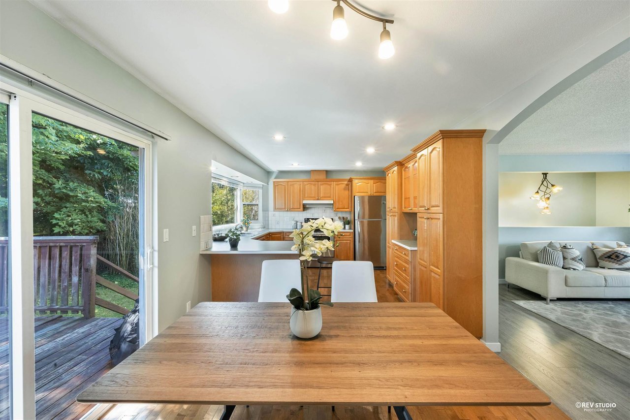 3162 Bute Cres