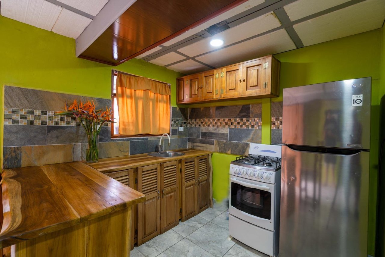 Downtown Quepos Central Hostel/Commercial Space