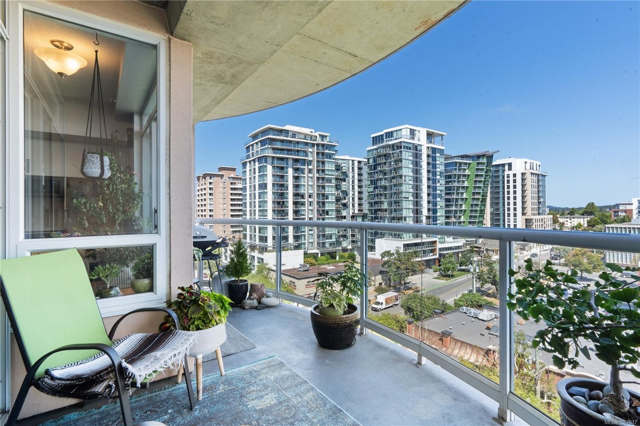 1005-1010 View St