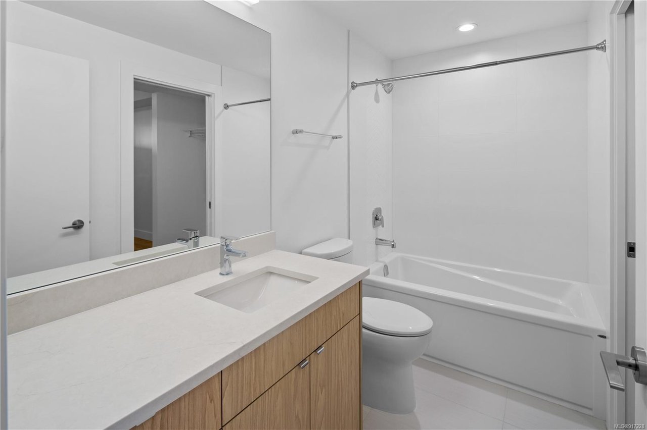 312-2461 Sidney Ave, Sidney