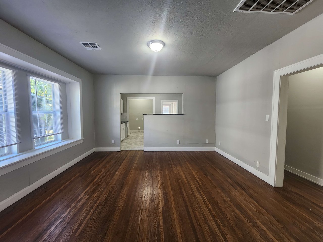 1017 N. Broadway Ave