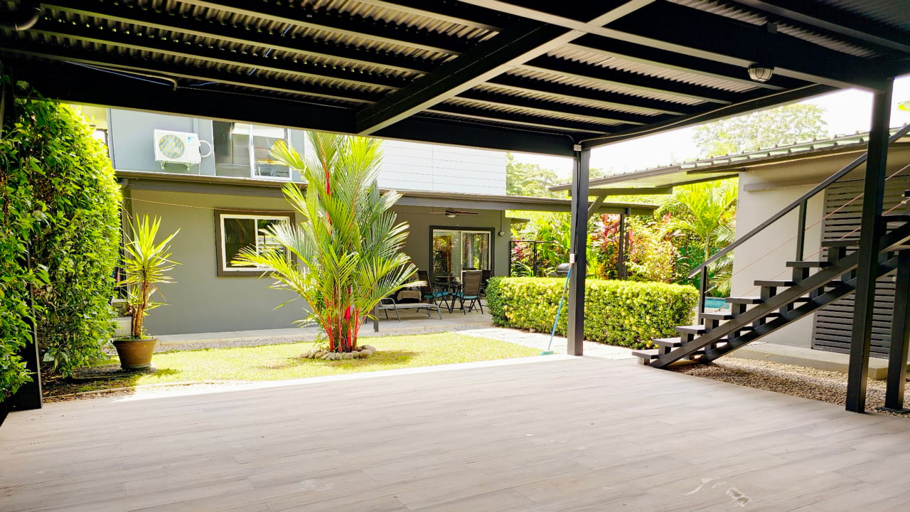 Contemporary Home with Guest House, walking distance to the beach